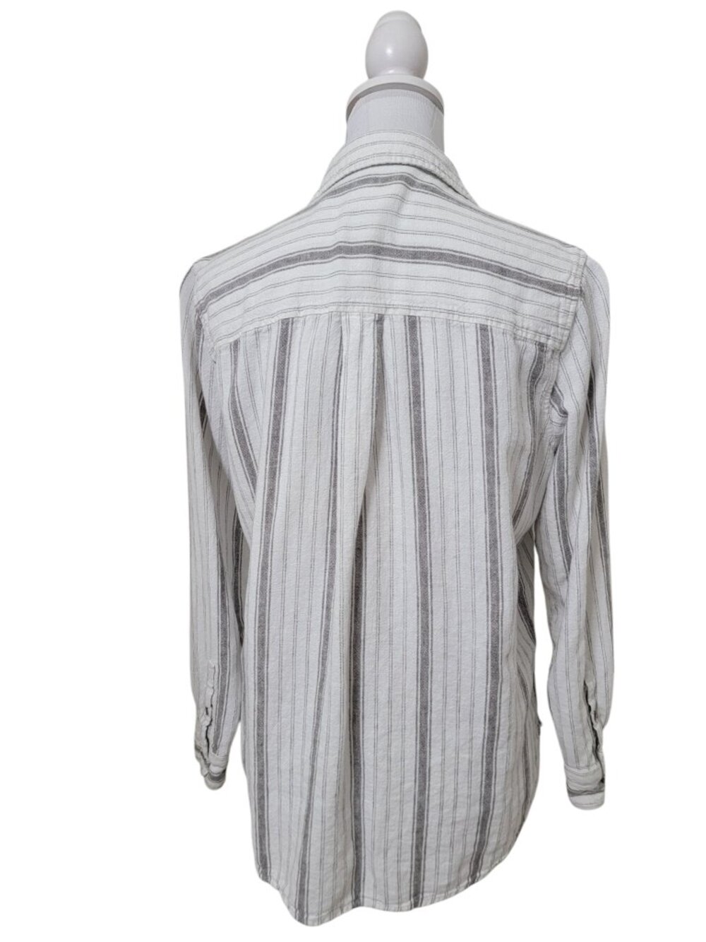 Universal Thread Size XS Gray & White Striped Relaxed Fit Button Down Shirt - Picture 4 of 12